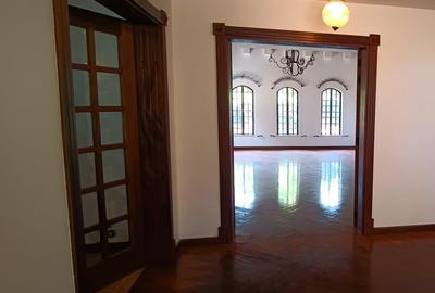 6 Bed Villa with En Suite at Kitusuru - 2