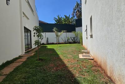 5 Bed Townhouse with En Suite in Lavington - 4