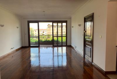 3 Bed Apartment with En Suite in Upper Hill