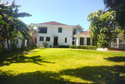 5 Bed Townhouse with Swimming Pool at At $5000