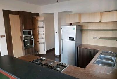 3 Bed Apartment with En Suite at Moyne Drive - 4