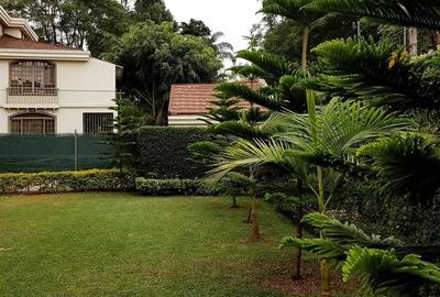 5 Bed House with Garden in Lavington