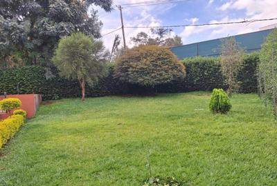 5 Bed House with En Suite in Nyari