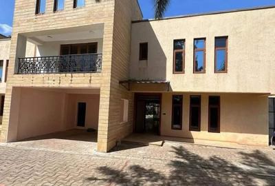 5 Bed Townhouse with En Suite in Lavington