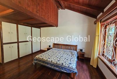 4 Bed House with En Suite in Rosslyn - 2