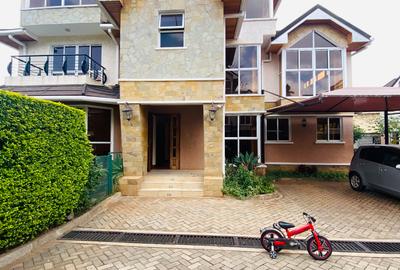 5 Bed Villa with En Suite in Lavington - 3