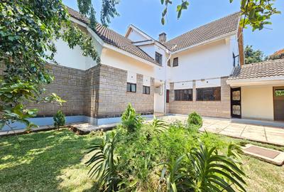 5 Bed House with En Suite in Nyari