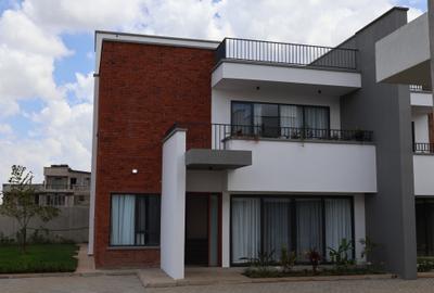 4 Bed Townhouse with En Suite in Langata - 2