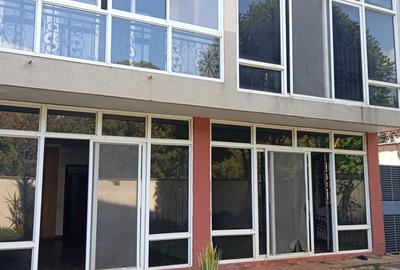 5 Bed Townhouse with En Suite in Lavington - 2