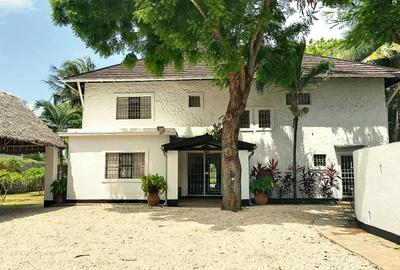 4 Bed Villa with En Suite in Diani - 2