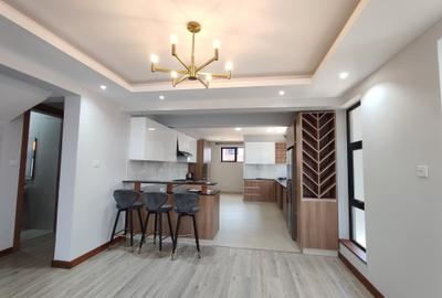 4 Bed Villa with En Suite in Membley - 4