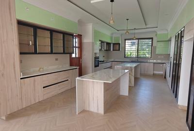 8 Bed Townhouse with En Suite at Karen - 3