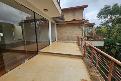 5 Bed House with En Suite in Gigiri