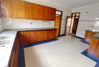 3 Bed Apartment with Parking in Riverside