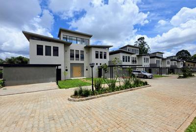 5 Bed Villa with En Suite in Runda