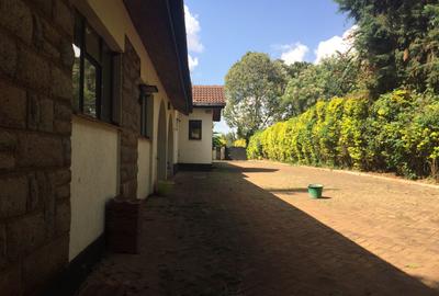 5 Bed House with En Suite in Runda