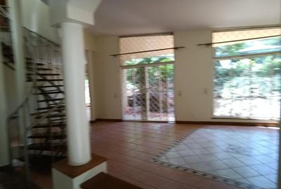 4 Bed Villa with En Suite at Dennis Pritt Road - 3