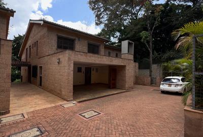 5 Bed Townhouse with En Suite in Lavington - 2