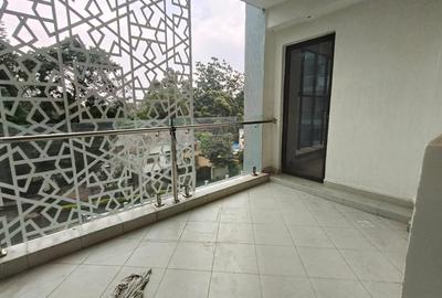 3 Bed Apartment with En Suite at City Park - 4