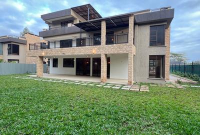 5 Bed Villa with En Suite at Girrafe Center