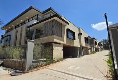 5 Bed Townhouse with En Suite at Grovelia Grove - 4