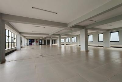 5,000 ft² Office with Service Charge Included in Tatu City - 3