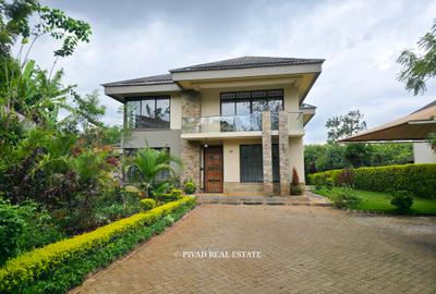 4 Bed Townhouse with Swimming Pool in Ridgeways