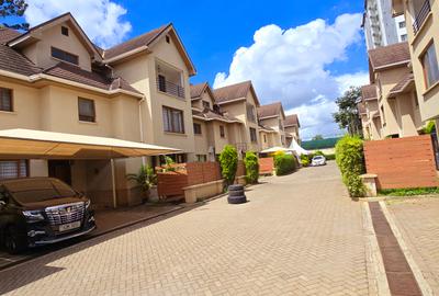 5 Bed Townhouse with En Suite at Lavington Green - 3