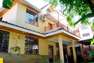 6 Bed House with En Suite in Lavington