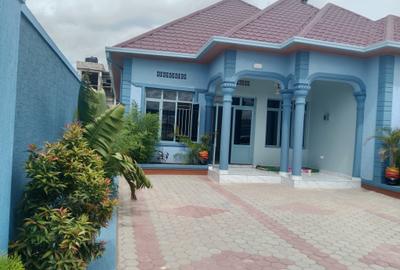 5 Bed House with Garden in Kitengela - 2