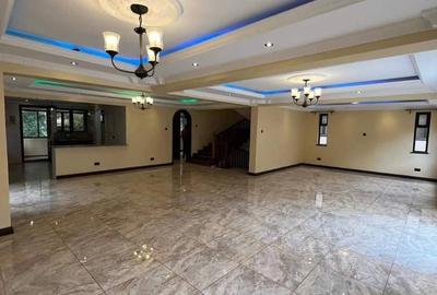 5 Bed Townhouse with En Suite in Lavington - 3