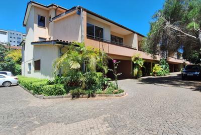 4 Bed Townhouse with En Suite at Brookside Drive. - 4