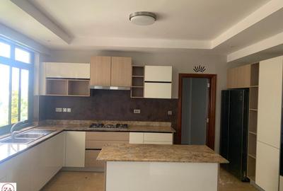 Serviced 4 Bed Apartment with En Suite at Riverside Drive