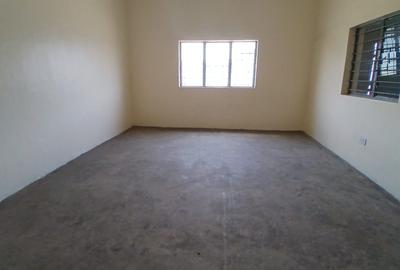 Warehouse with Parking in Embakasi - 3
