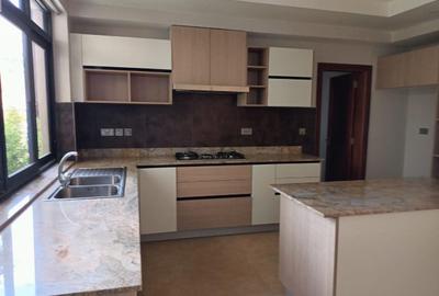 3 Bed Apartment in Riverside - 2