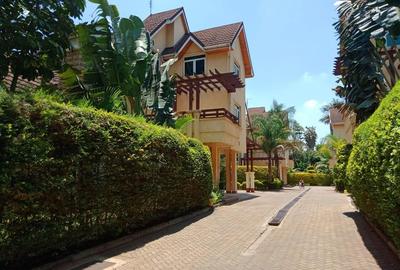 5 Bed Townhouse with En Suite at Lavington Green