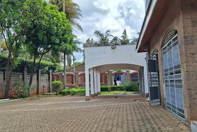 5 Bed Townhouse with En Suite in Westlands Area - 3