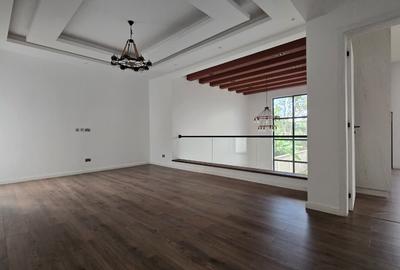 5 Bed House with En Suite in Lavington - 4