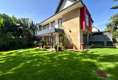 4 Bed Townhouse with En Suite in Ridgeways - 2