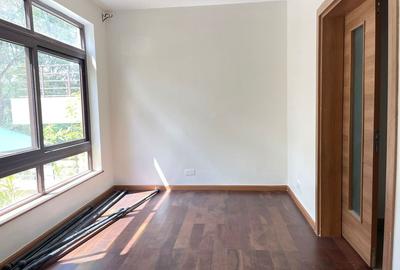 5 Bed Townhouse with En Suite at Lavington Green - 4