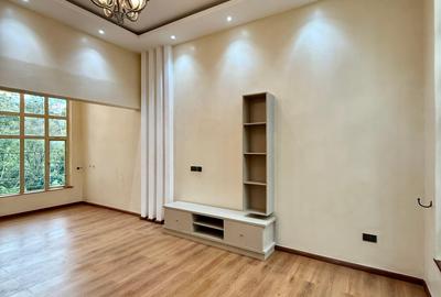 9 Bed House with En Suite in Rosslyn