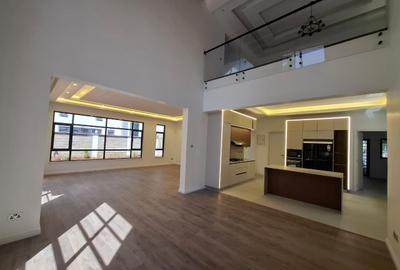 5 Bed Townhouse with En Suite in Lavington - 3