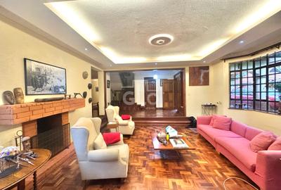 5 Bed Villa with En Suite in Runda
