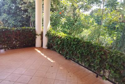 6 Bed House with En Suite in Nyari