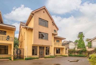 5 Bed Townhouse with En Suite at Lavington Green