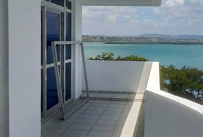 Serviced 4 Bed Apartment with En Suite at Tudor