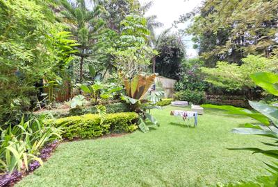 4 Bed Townhouse with En Suite at Lavington Green. - 4