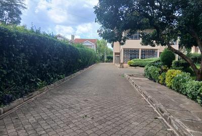 5 Bed House with En Suite at - 4