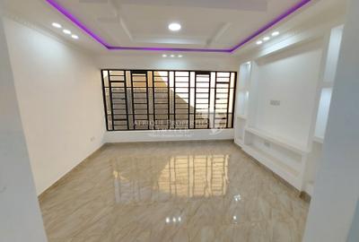 4 Bed House with En Suite in Membley