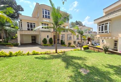 5 Bed Townhouse with En Suite at Off Convent Drive